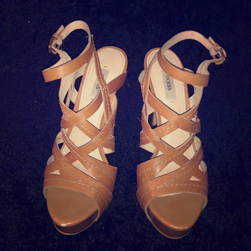 GUESS 7M Strappy Tan Sandle Heels